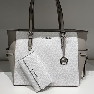 2pc set🤍 Michael Kors shoulder tote bag and wallet GREAT CONDITION BARELY USED
